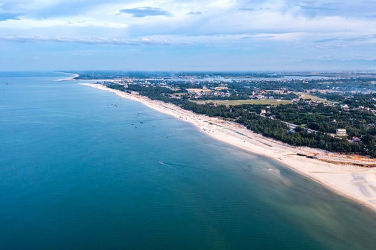 Vùng đất 74km2 ngay cửa biển Quảng Trị nổi lên như điểm sáng du lịch sinh thái, hạ tầng hoàn thiện và kinh tế tăng tốc sau sáp nhập