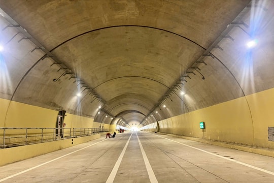 Gần 3 năm hoàn thành dự án lớn nhất cao tốc Bắc - Nam, vượt tiến độ 8 tháng