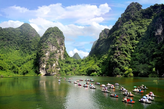 Đại dịch Covid-19 và phép thử bản lĩnh quốc gia Bài 2: Du lịch quốc tế tăng tốc và tín hiệu phục hồi từ thị trường chứng khoán