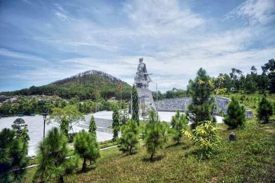 Huế có vùng đất lưu giữ khoảnh khắc anh hùng Nguyễn Huệ lên ngôi Hoàng đế, mở ra cuộc hành quân kỳ vĩ trong lịch sử