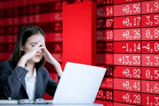 Loạt cổ phiếu trụ phủ sắc đỏ, VIC vẫn ngược dòng tăng kịch trần trong ngày đặc biệt