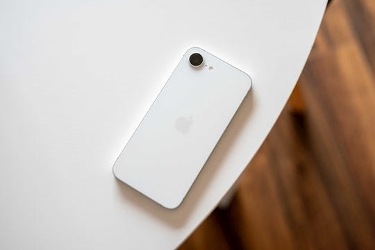 Chiếc iPhone từng được gọi là "ông hoàng tầm trung" giờ bán chậm đến khó tin
