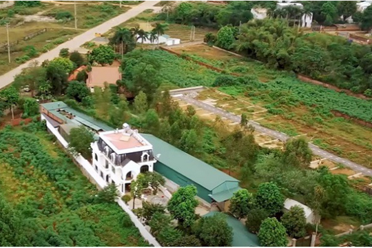 "Tròn mắt" với cơ ngơi của danh hài "đại gia chân đất": Biệt thự 1.000m², tiện nghi như khu nghỉ dưỡng