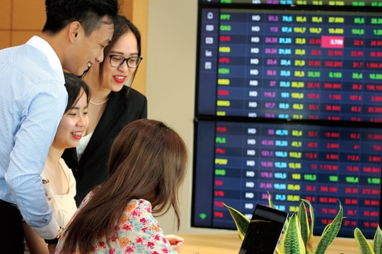 Chứng khoán sáng đầu tuần xanh ngắt, VIC cùng SAB thăng hoa