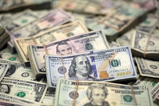 Tỷ giá ngoại tệ hôm nay 24/2: USD chao đảo khi Mỹ tung nước cờ thuế mới