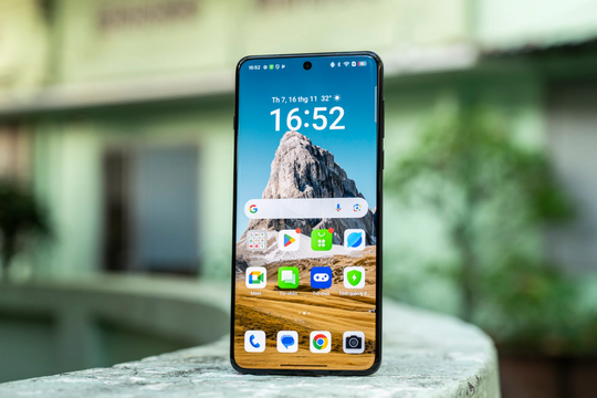 Chiếc điện thoại đáng mua nhất Việt Nam 2025: Trang bị khủng, giá lại rẻ hơn Galaxy S25 Ultra