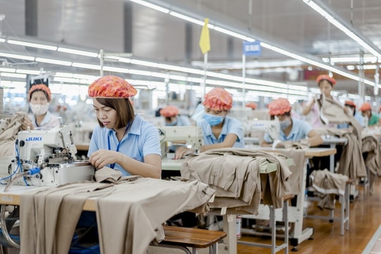 Vượt kế hoạch sớm, một doanh nghiệp may thông báo đã cán đích hơn 8.100 tỷ đồng doanh thu