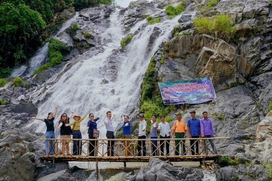 Đi tìm "thiên đường thác nước" giữa Quảng Trị, đẹp đến mức nào mà dân phượt phải truyền tai nhau?