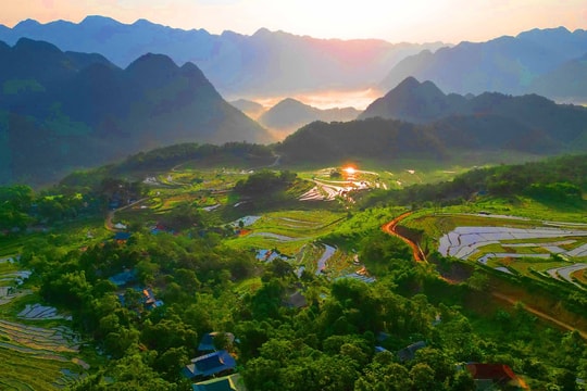 Với diện tích rộng 81km2, "viên ngọc xanh" của Thanh Hóa đang trở thành điểm sáng du lịch mới, kéo kinh tế miền núi bứt phá sau sáp nhập