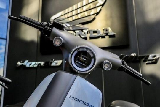 Honda Cub hé lộ phiên bản chạy điện: Diện mạo hoài cổ, đi 65km/h, giá chỉ hơn 20 triệu đồng
