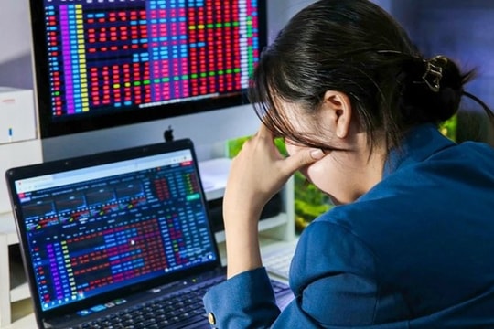 Cổ phiếu bluechip tiếp tục gây sức ép, VN-Index mất hơn 7 điểm sáng 16/12