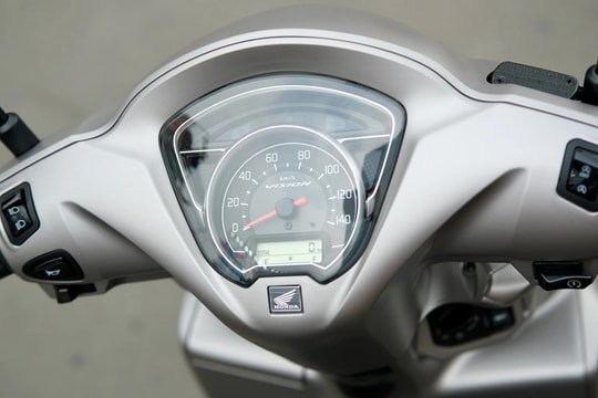 Honda làm mới mẫu xe tay ga "quốc dân": Nâng diện mạo, giữ giá để giữ ngôi vương