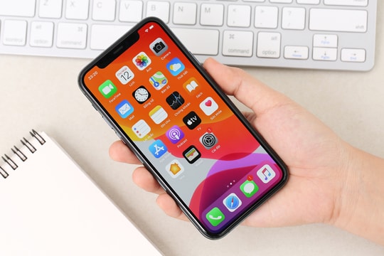 Mẫu iPhone tầm giá 5 triệu đồng vẫn "đáng chơi" nhất hiện nay: Mượt mà, thiết kế đẹp, áp đảo Android tầm trung