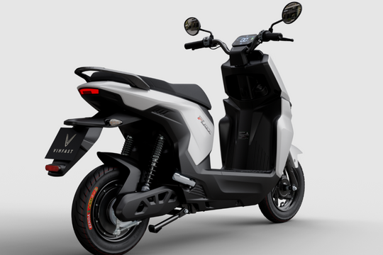 Trải nghiệm xe điện VinFast Flazz: Di chuyển 135km, giá chỉ 14 triệu
