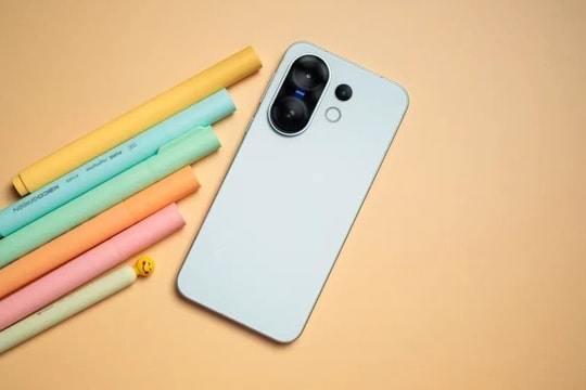 Flagship nhỏ gọn đang khiến iPhone phải dè chừng: Camera chụp xa mạnh, hiệu năng cực mạnh