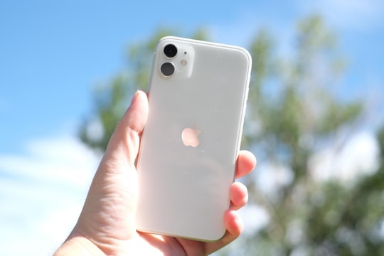 Mẫu iPhone rẻ nhất thị trường được săn lùng trở lại: Giá chỉ từ 4 triệu, hiệu năng "ăn đứt" mọi đối thủ