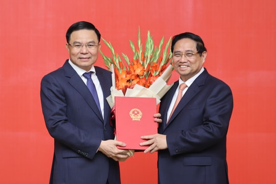 Thủ tướng trao Quyết định giao Quyền Bộ trưởng Bộ Công Thương
