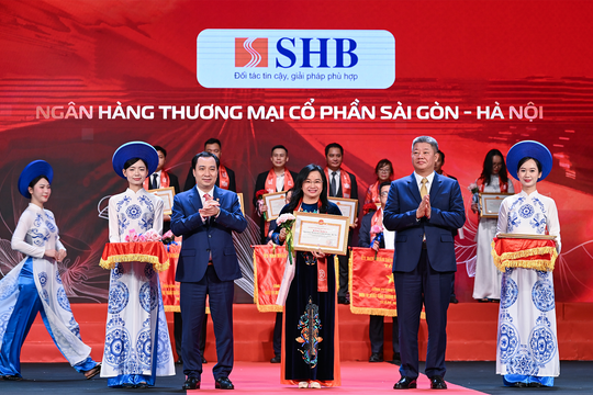 UBND TP. Hà Nội trao tặng Bằng khen cho SHB tại Lễ tôn vinh Doanh nhân, Doanh nghiệp Thăng Long 2025