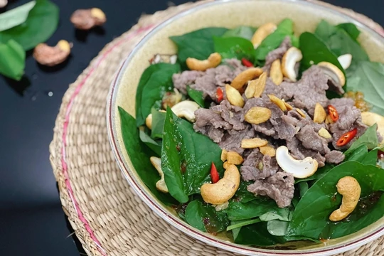 Ít ai ngờ loại rau quen này lại giàu canxi, tốt cho xương không kém sữa