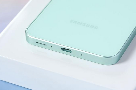 AI thông minh, màn hình 120Hz, giá dưới 6 triệu: Điện thoại Samsung này đang "áp đảo" thị trường