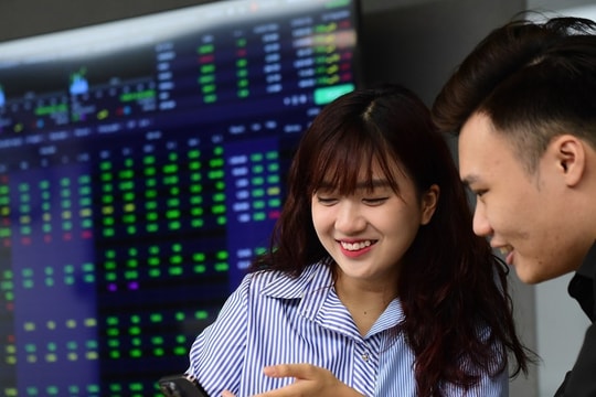 Thanh khoản suy yếu, chứng khoán sáng đầu tuần vẫn bật tăng ấn tượng