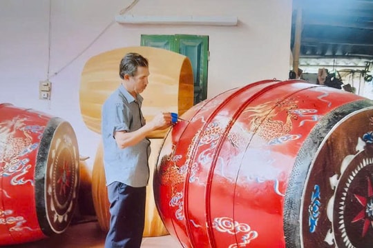 Từ tiếng búa làm trống đến mũi kim chằm nón, Ninh Bình vẫn giữ được mạch sống của nghề truyền thống
