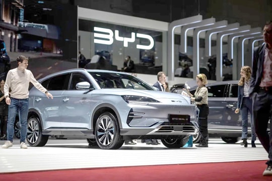 Pin rẻ hơn và sạc nhanh hơn, xe điện đang thu hẹp dần khoảng cách với EREV và PHEV