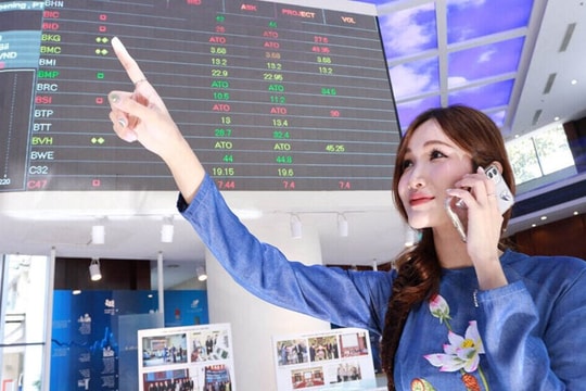Chứng khoán phiên kết năm 2025 tăng tích cực, điểm nhấn nhóm Vingroup cùng ngân hàng