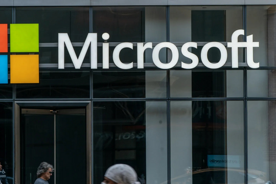 Microsoft cải tổ thượng tầng, tăng tốc phát triển AI nội bộ