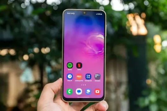 Giá chưa đến 6 triệu, chiếc điện thoại Samsung hiếm hoi có OIS và màn AMOLED lớn