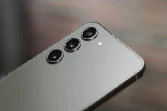 Màn 2K, pin gần 5.000mAh, AI mạnh: Đây là chiếc điện thoại "ngon – bổ – rẻ" nhất đầu năm 2026