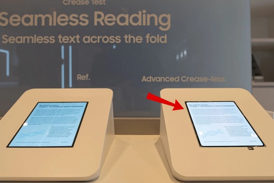 Màn hình iPhone Fold lộ diện tại CES 2026
