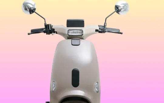 Một ngày cầm lái chiếc xe điện nhỏ – nhẹ – rẻ: Đi gần cũng tiện, đi xa cũng ổn