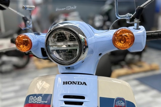 "Huyền thoại xe số" 110cc về đại lý Việt: Bản giới hạn chỉ 500 chiếc, giá ngang tay ga cao cấp