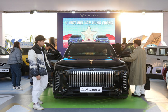 VINFAST lập kỷ lục bàn giao 175.099 xe ô tô điện tại Việt Nam năm 2025