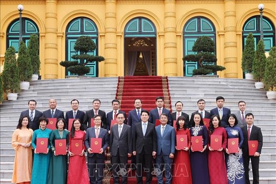Chủ tịch nước Lương Cường trao quyết định bổ nhiệm Đại sứ Việt Nam tại nước ngoài
