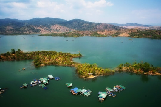Không gian du lịch giữa lòng hồ vô cùng đặc biệt tại Quảng Ngãi