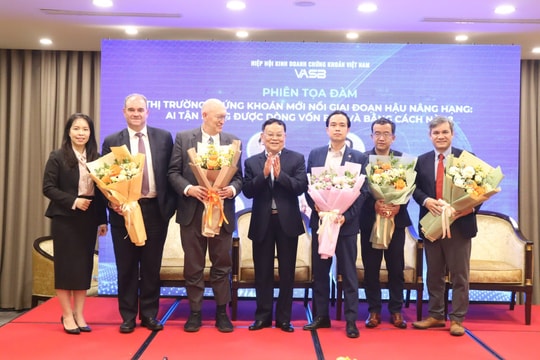 Thị trường chứng khoán Việt Nam từ cận biên đến "sân chơi" mới nổi: Cơ hội và thách thức