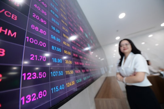 Cổ phiếu năng lượng dẫn sóng, dòng bank hút mạnh tiền, chứng khoán phiên đầu tuần nhiều hứng khởi