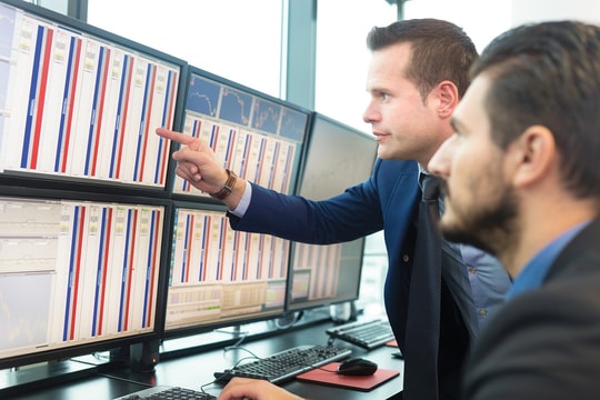 Khối ngoại giúp sức VN-Index phiên đầu tuần, một mã chứng khoán bất ngờ bị bán mạnh
