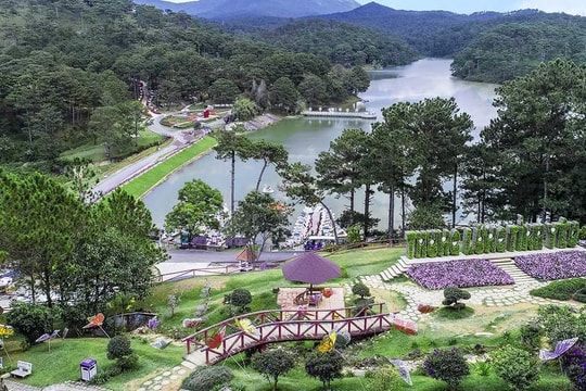 Giữa cao nguyên Lâm Đồng, vùng đất "sầm uất" mở hướng du lịch gắn nông nghiệp công nghệ cao