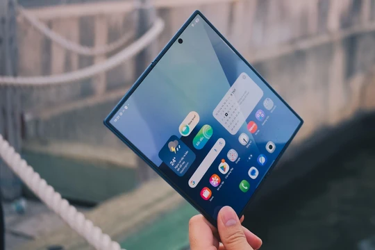 Không phải Ultra: Đây mới là mẫu Samsung "đỉnh cao nhất", mở ra là tablet, cấu hình khỏi bàn
