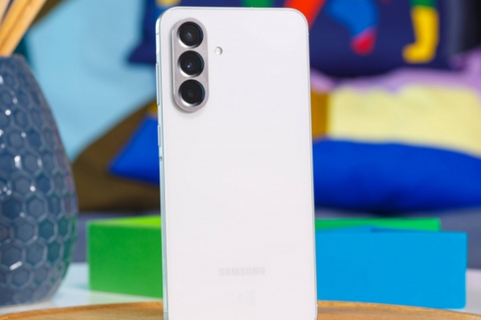 Đây là vua smartphone dưới 10 triệu của Samsung: Thiết kế cao cấp vượt tầm giá, màn hình sáng rực hàng đầu phân khúc