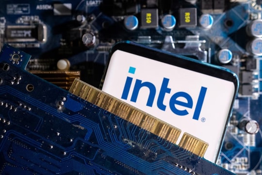 Intel chấp nhận để doanh thu PC lao dốc, dồn toàn lực cho canh bạc AI