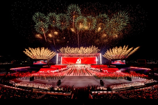 Từ "đảo pháo hoa" 365 ngày, "thành phố pháo hoa" không ngủ đến đại nhạc hội pháo hoa tại Hà Nội và dấu ấn Sun Group