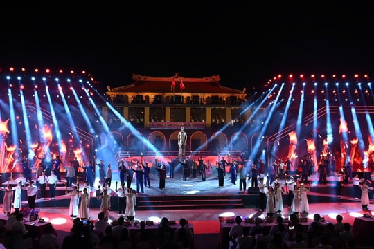 Lãnh đạo Đảng, Nhà nước dự cầu truyền hình kỷ niệm 85 năm Ngày Bác Hồ về nước trực tiếp lãnh đạo cách mạng Việt Nam