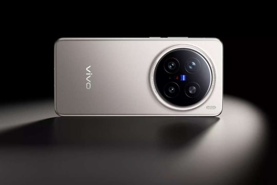 Chiếc smartphone gọn nhẹ đang làm lu mờ nhiều flagship lớn nhờ camera và pin quá "khủng"