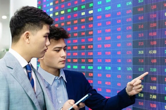 Xuất hiện cổ phiếu tăng gần 200% trong nửa năm, nhóm cổ đông liên quan lãnh đạo lập tức hành động