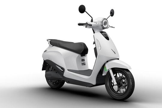 Chạy thử xe điện VinFast Evo/Evo Lite đời mới: Xe nhẹ dễ lái, đổi pin cực tiện, giá thành cực rẻ