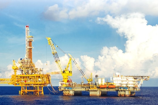 Dầu khí ngược dòng, VN-Index vẫn giảm hơn 22 điểm do áp lực từ một nhóm cổ phiếu lớn